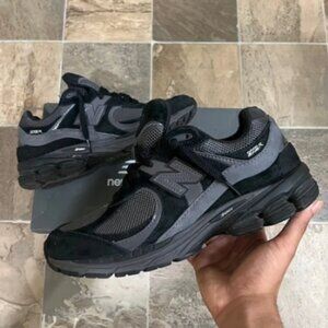 New Balance 2002R